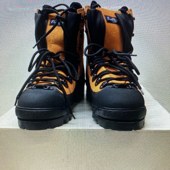 Vintage NWB Vasque Mountaineering Hiking Boots Vertical Tango Men’s Sz 12 - Picture 1 of 6